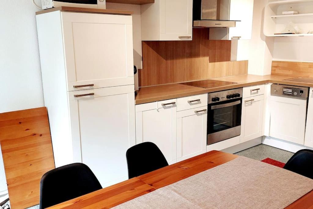 Zentrale Ferienwohnung - Direkt Am See Und Schloss Schwerin  Eksteriør billede