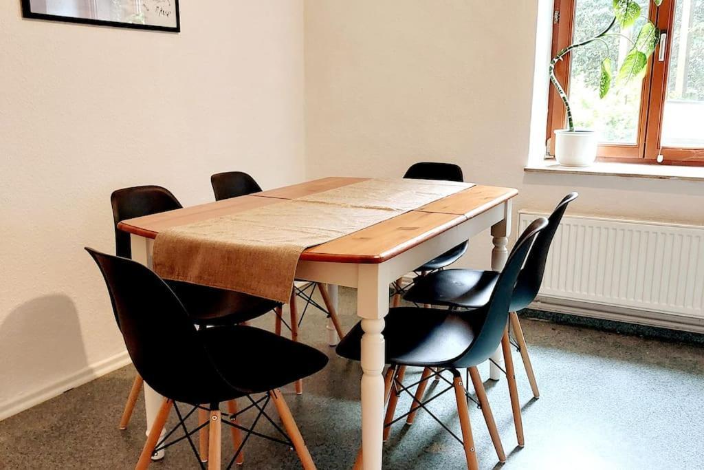 Zentrale Ferienwohnung - Direkt Am See Und Schloss Schwerin  Eksteriør billede