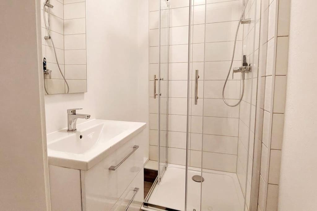 Zentrale Ferienwohnung - Direkt Am See Und Schloss Schwerin  Eksteriør billede